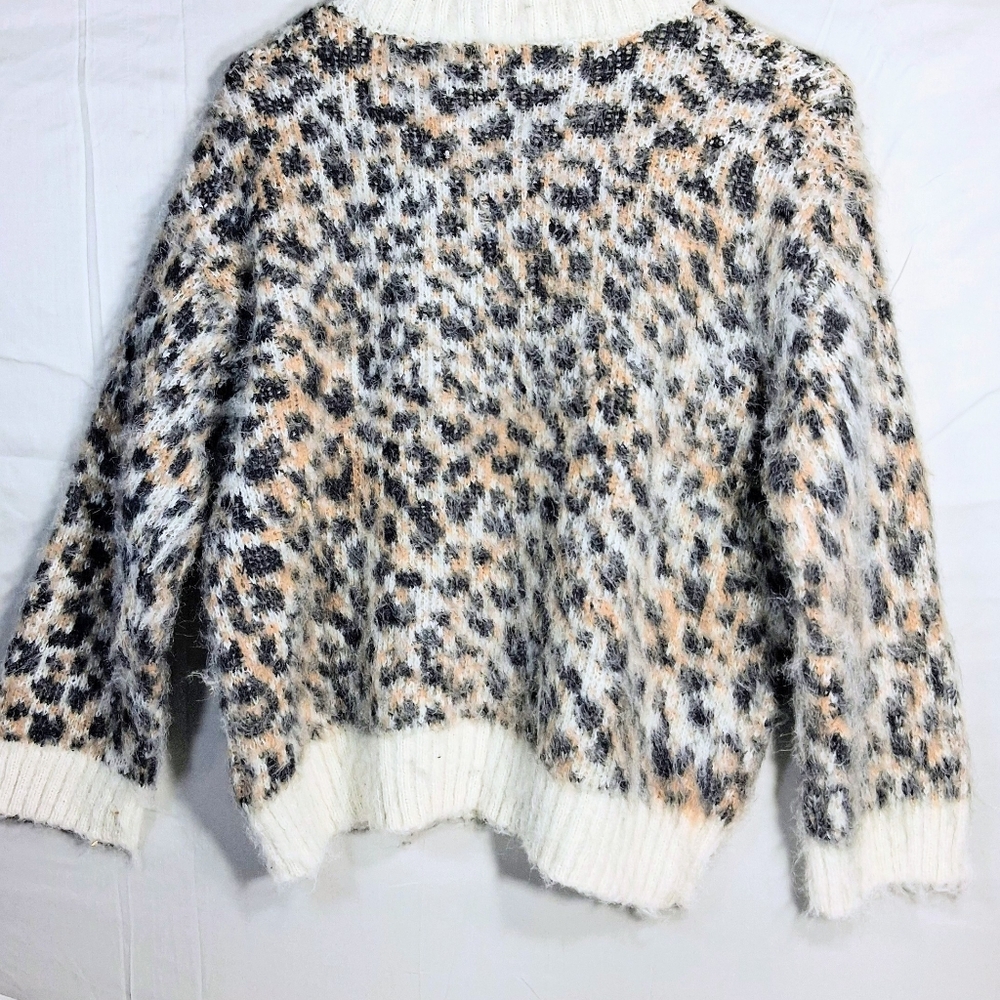 Wild Fable NWT XXS Fuzzy Leopard/Animal Print Crew Sweater - Picture 3 of 9